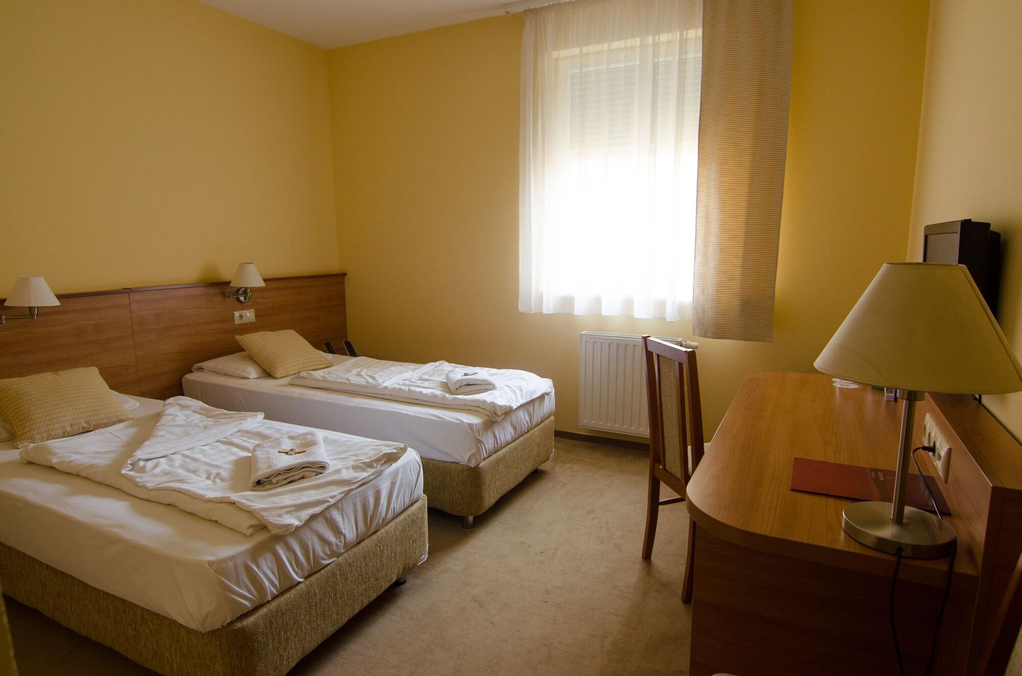 Hotel Civitas Sopron Exterior foto