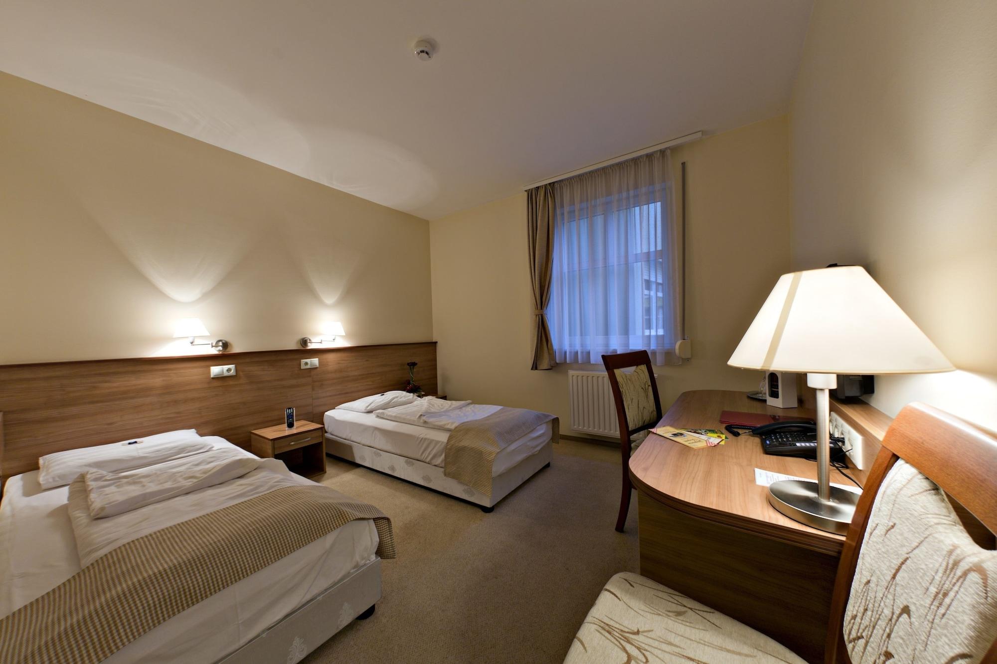 Hotel Civitas Sopron Exterior foto
