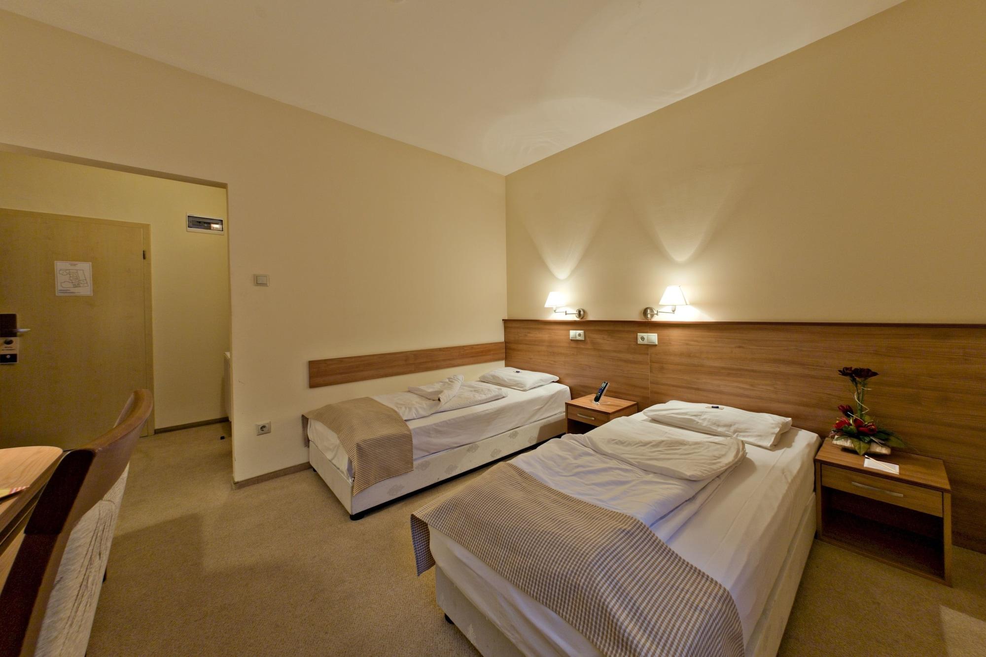 Hotel Civitas Sopron Exterior foto