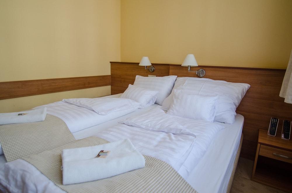 Hotel Civitas Sopron Exterior foto