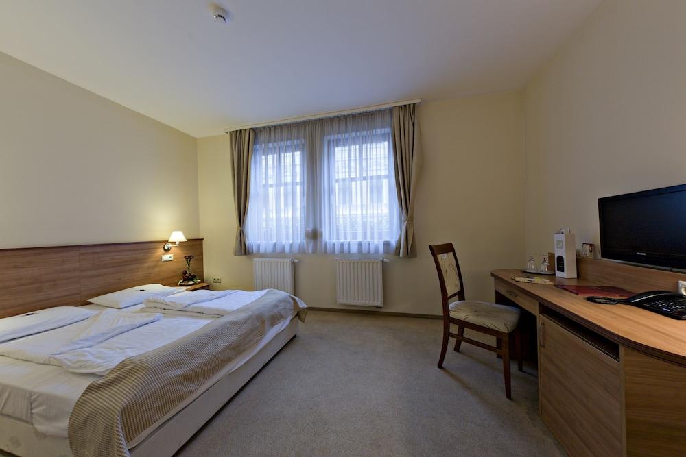 Hotel Civitas Sopron Exterior foto