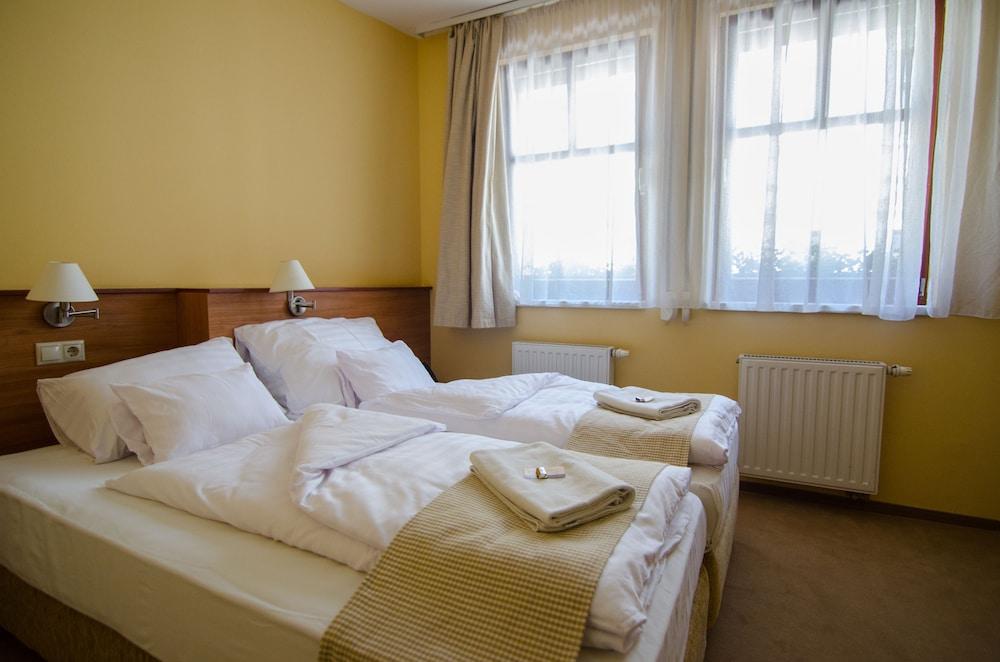 Hotel Civitas Sopron Exterior foto