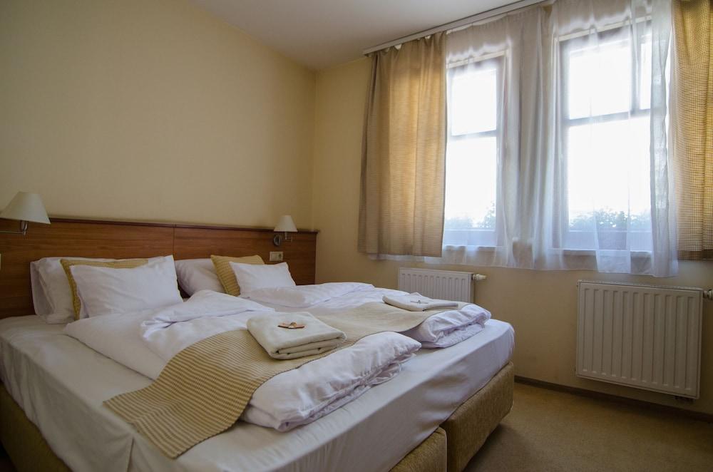 Hotel Civitas Sopron Exterior foto