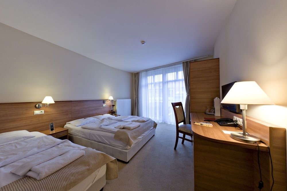 Hotel Civitas Sopron Exterior foto